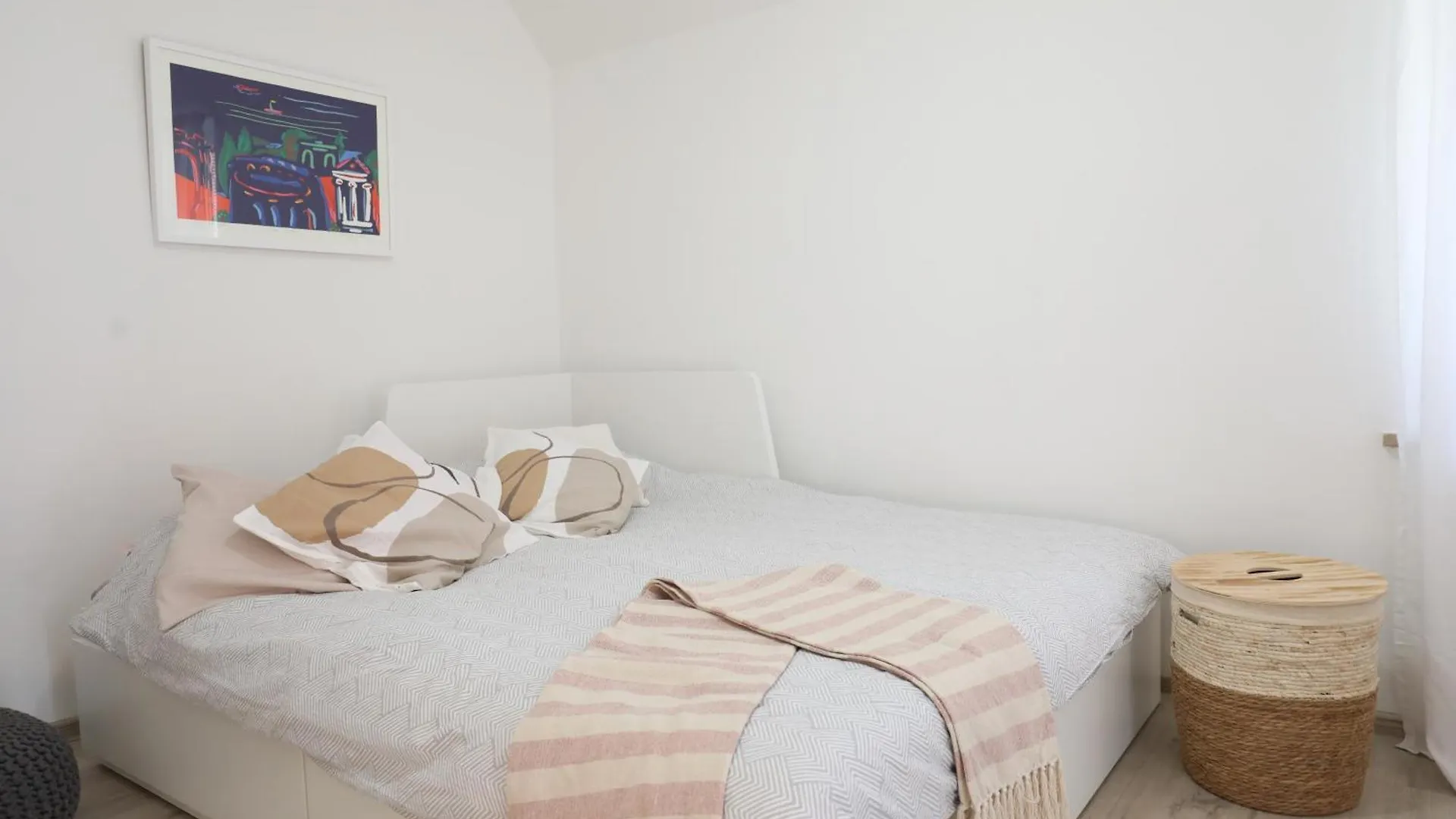 Apartment Mir Pola