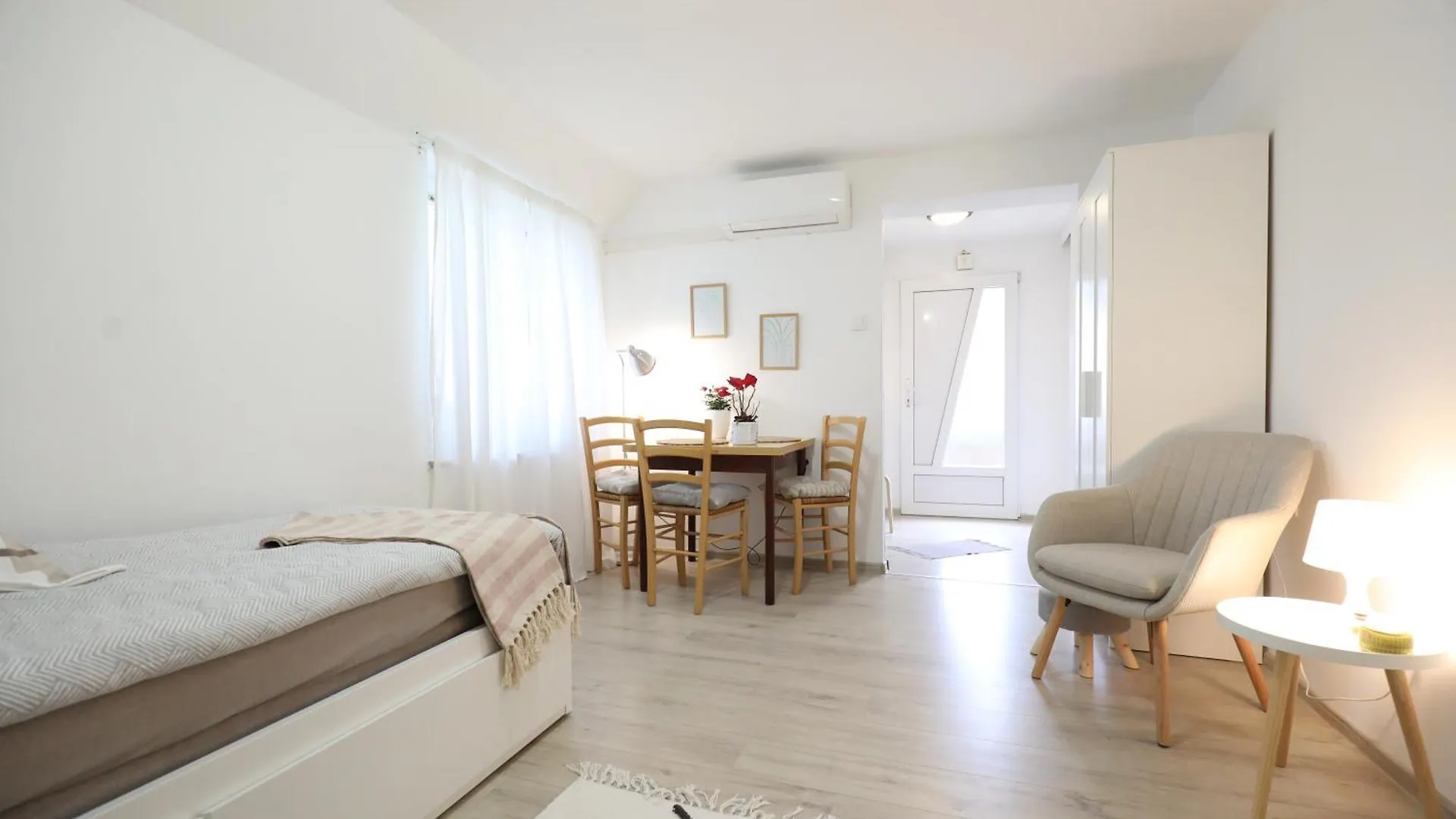Apartment Mir Pola